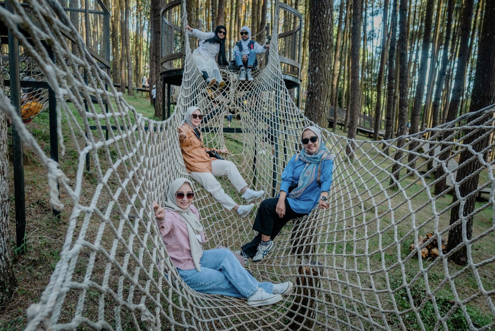 Hutan Pinus Mangunan dengan sederet daya tariknya yang mampu menarik minat pengunjung.