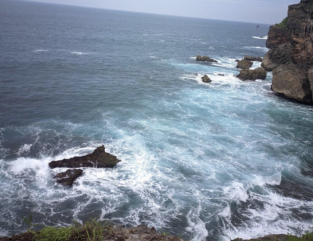 Pantai Dhadapan Wonogiri dengan sederet aktivitas yang menjadi magnet minat pengunjung.