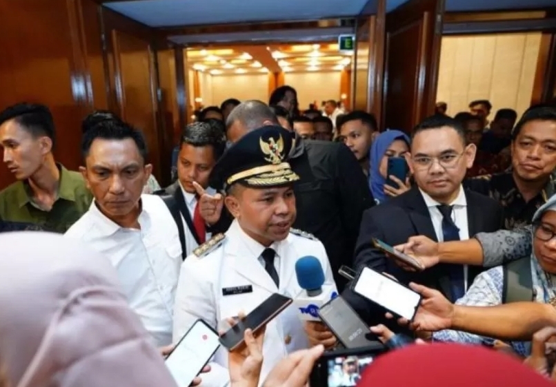 Gubernur Riau Abdul Wahid instruksikan pencarian 9 korban hilang truk nyemplung sungai lebih difokuskan.