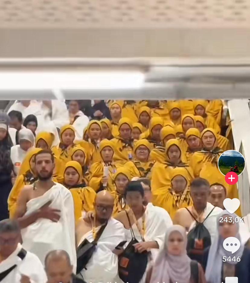 Santri Ponpes Darul Arqam umrah satu angkatan