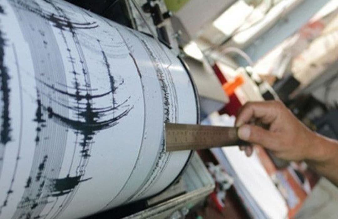 Ilustrasi seismograf pencatat gempa.