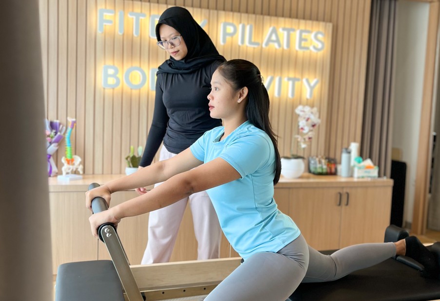 Program pilates di Fitday Studio, Kota Madiun.