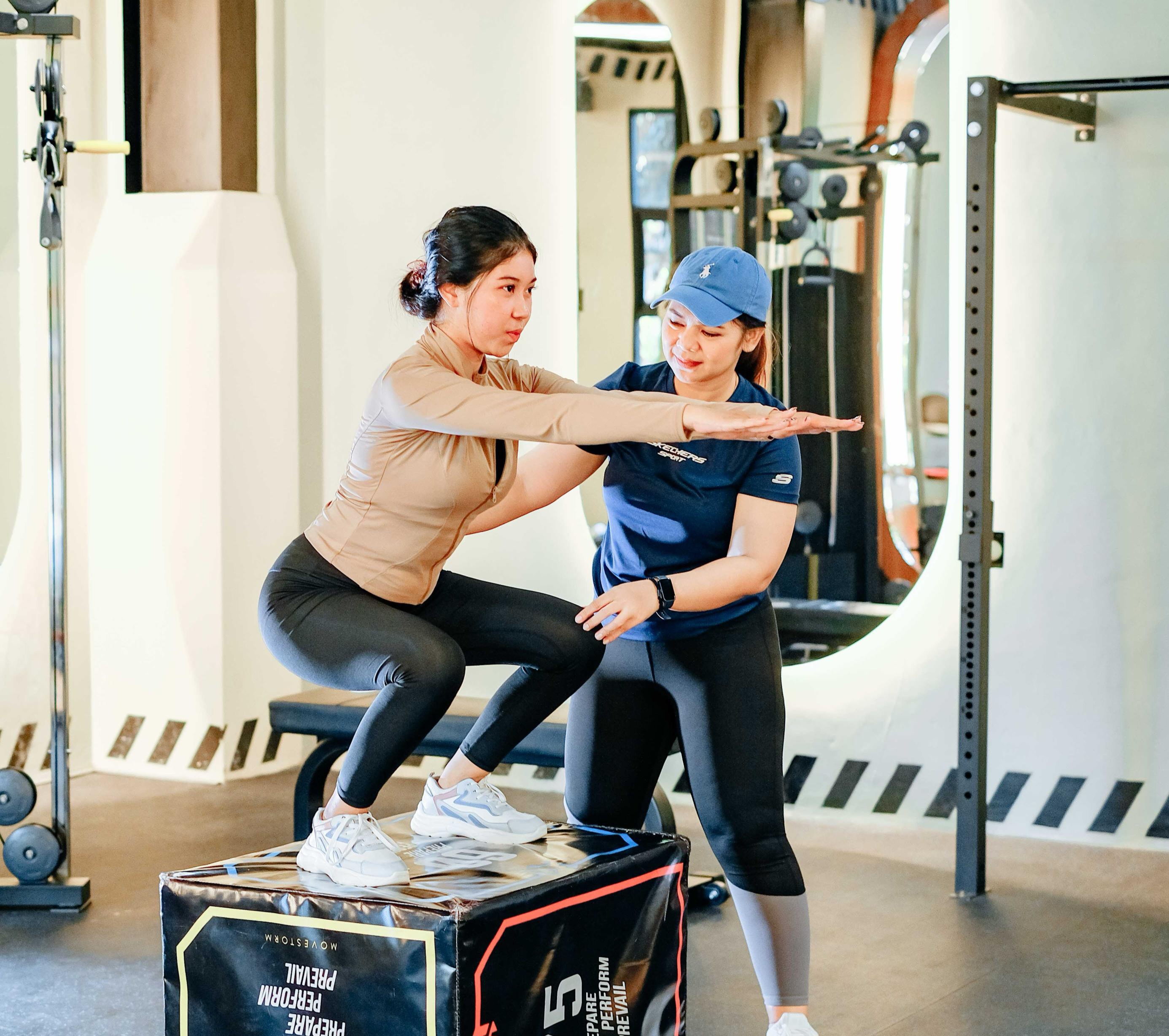 Fitday Studio Madiun punya fasilitas lengkap untuk berolahraga.