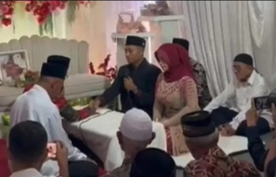 Bu guru Salsa menikah.