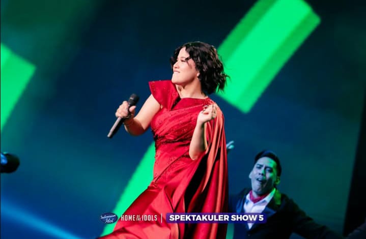 Penampilan Shabrina Lenor di panggung Spektakuler Show 6 Indonesian Idol XIII 2025.