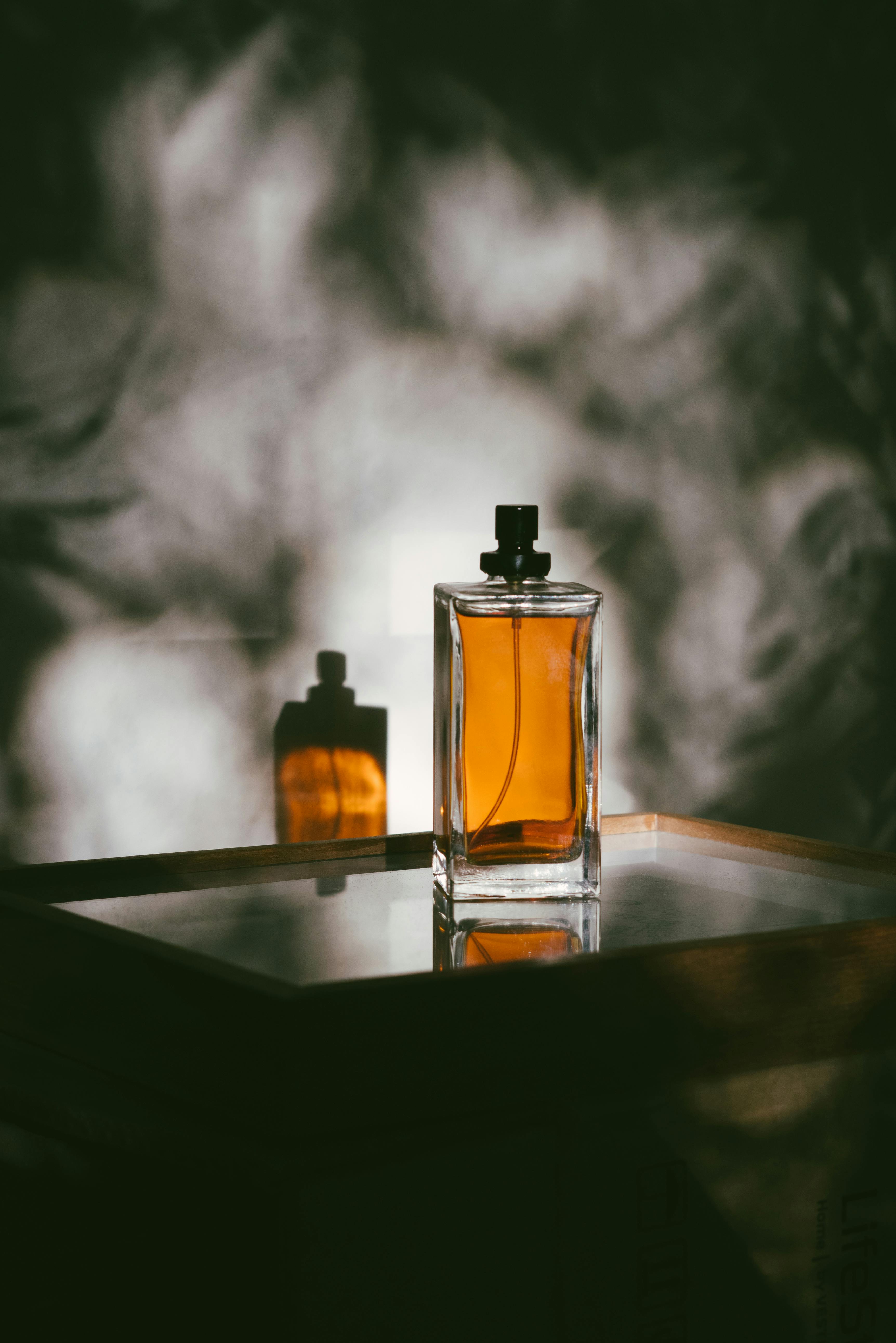 ilustrasi parfum pria yang cocok untuk bapak bapak