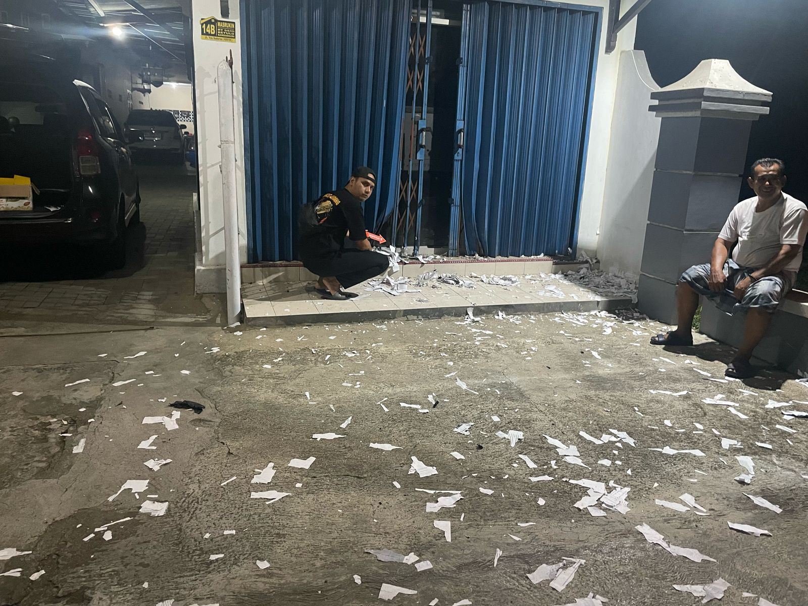 Ledakan petasan di Pacitan merusak toko bunga, pelaku belum teridentifikasi.