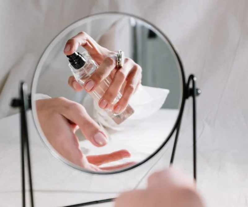ilustrasi parfum wanita