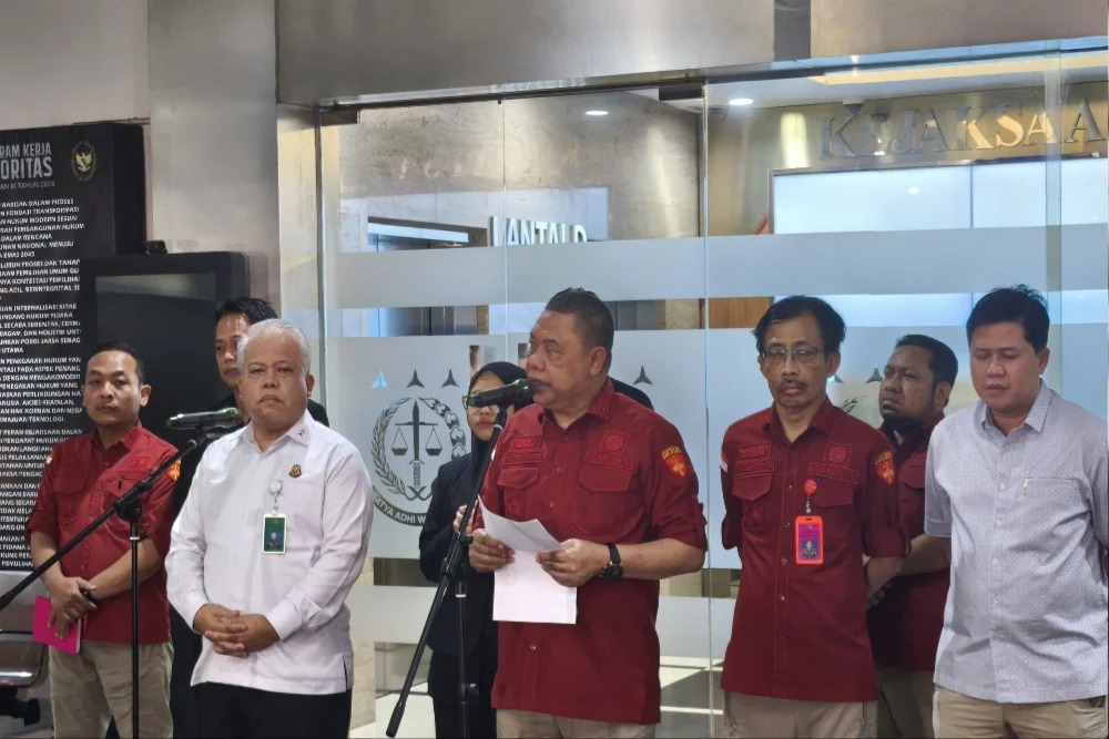 Kejagung periksa eks Dirjen Migas dan 8 saksi lainnya terkait dugaan korupsi BBM Pertamina yang merugikan negara Rp 193,7 triliun.