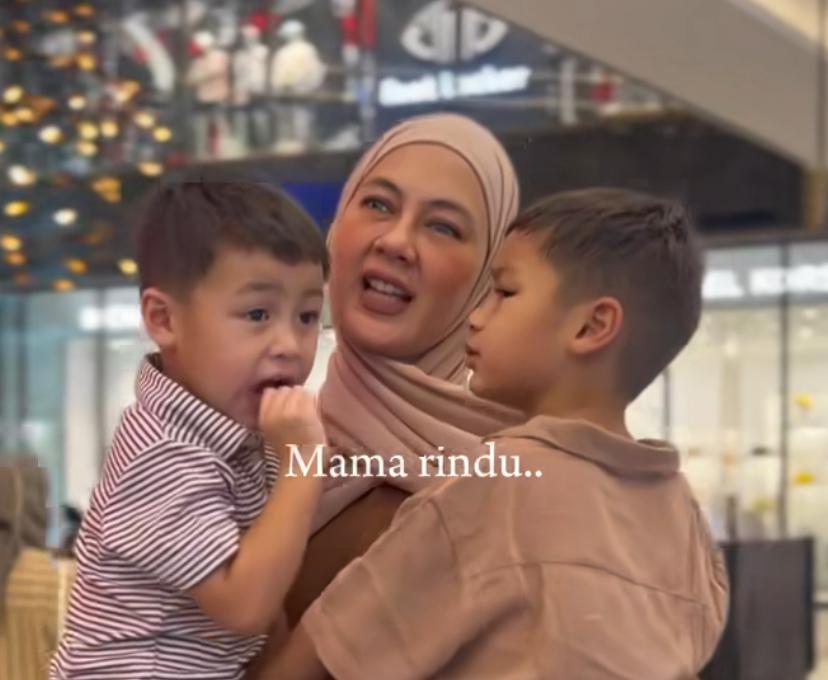 Paula Verhoeven bertemu kedua anaknya.