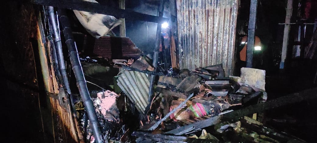 Rumah warga di Madiun ludes terbakar saat ditinggal pemilik tarawih.
