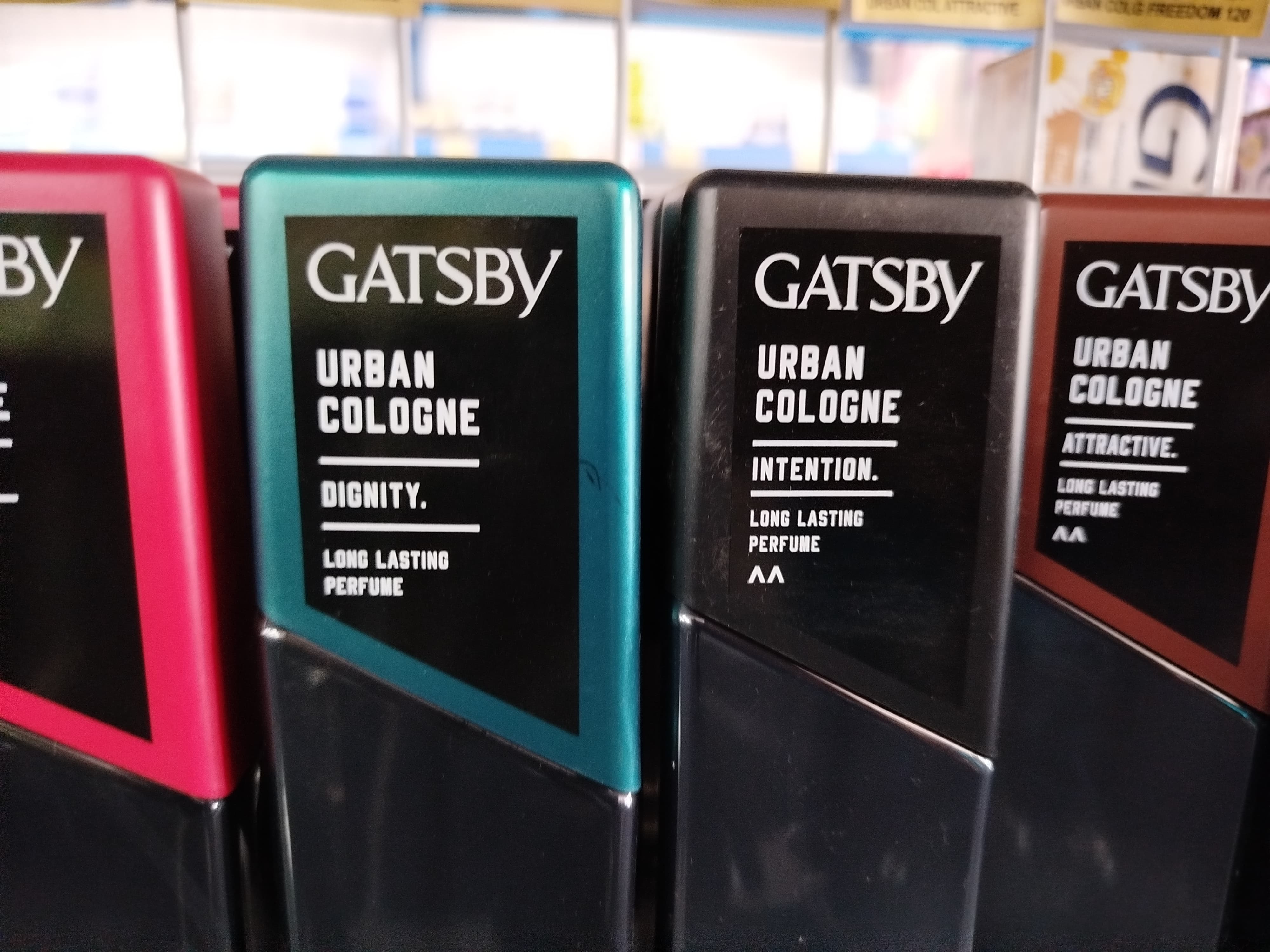 parfum Gatsby yang memiliki aroma enak dan tidak bikin pusing
