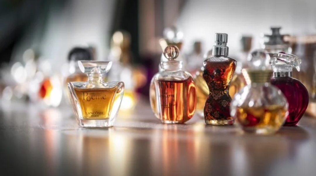 5 parfum ini sudah tidak ada di pasaran karena berhenti produksi, namun wanginya dirindukan dan tetap ada hingga kini.