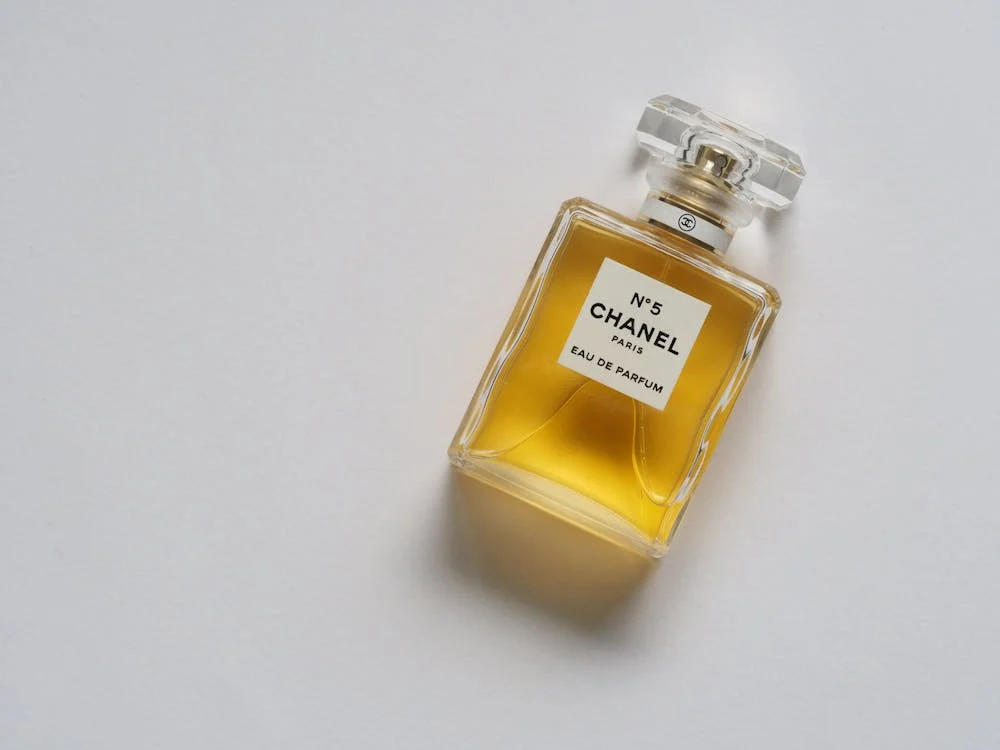 ilustrasi parfum cewe
