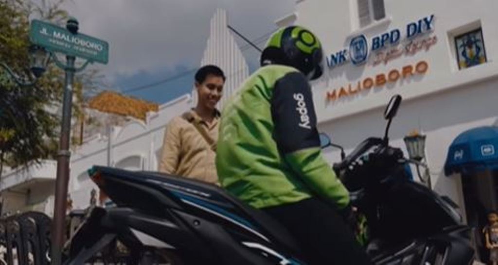 Besaran THR yang didapatkan driver ojol Gojek dan Grab dari perusahaan masing-masing.