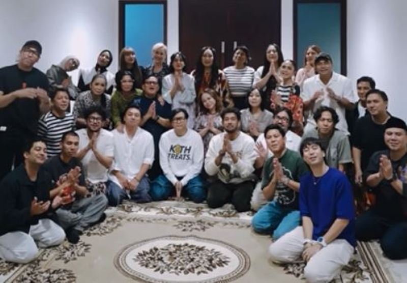 Musisi Indonesia yang tergabung dalam VISI saat buka puasa bersama.