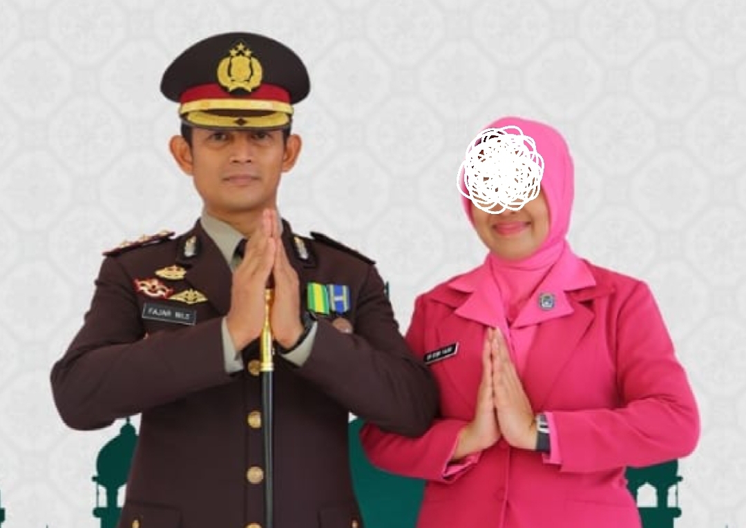 Eks Kapolres Ngada AKBP Fajar Widyadharma tersangka rudapaksa anak di bawah umur, saat bersama istri, Dewi Fajar.