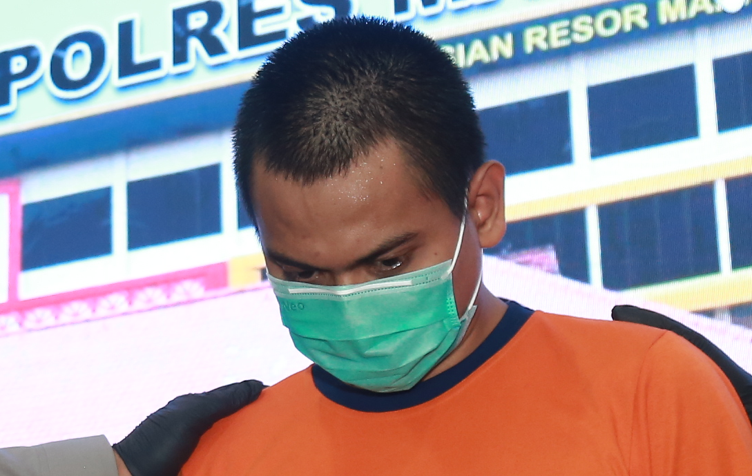 Dukun palsu Madiun saat pers rilis.