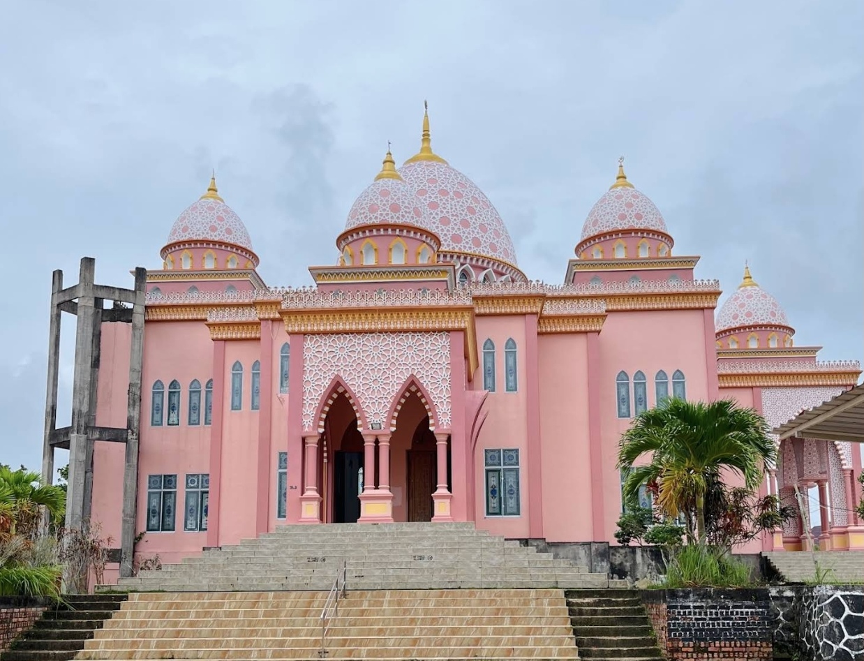 Masjid Pink Bintan, viral dimedia sosial