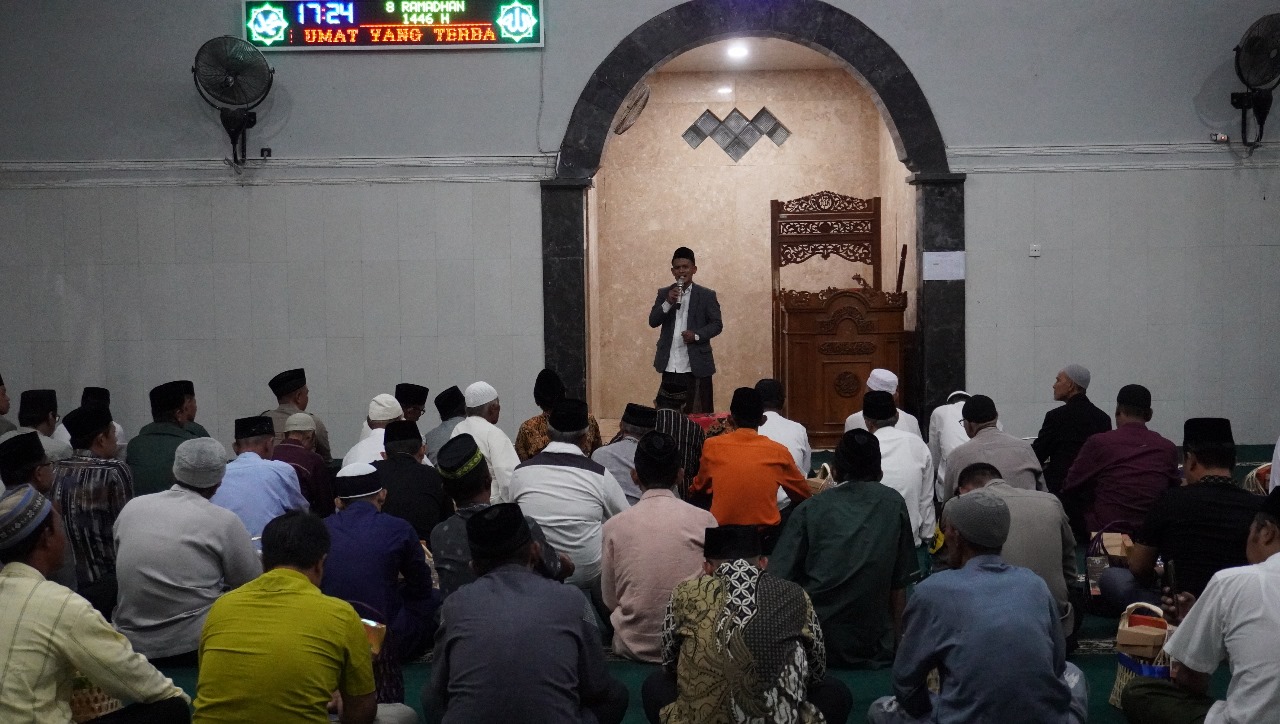 Pembina Ponpes Baitul Quran Al Jahra Magetan K.H. Nur Wahyudi.
