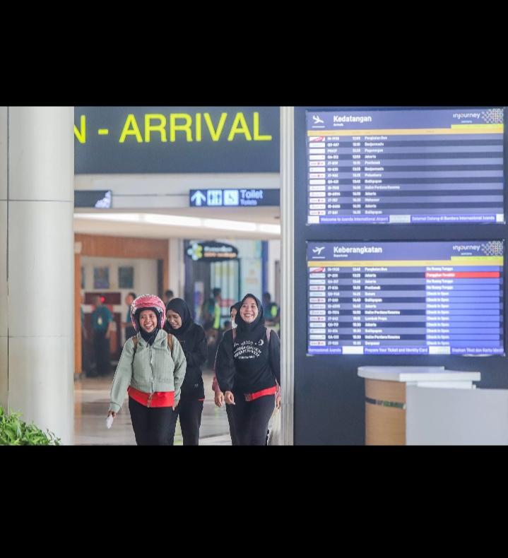 Bandara Juanda  Surabaya.