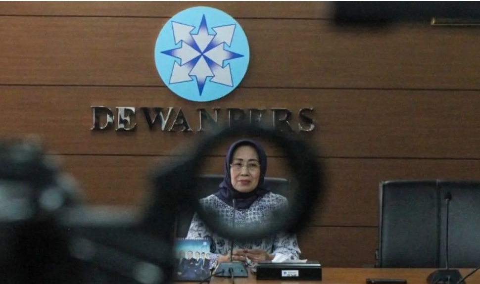 Ketua Dewan Pers Ninik Rahayu mendesak kepolosian menangkap pelaku dan mengusut tuntas teror terhadap jurnalis Tempo.