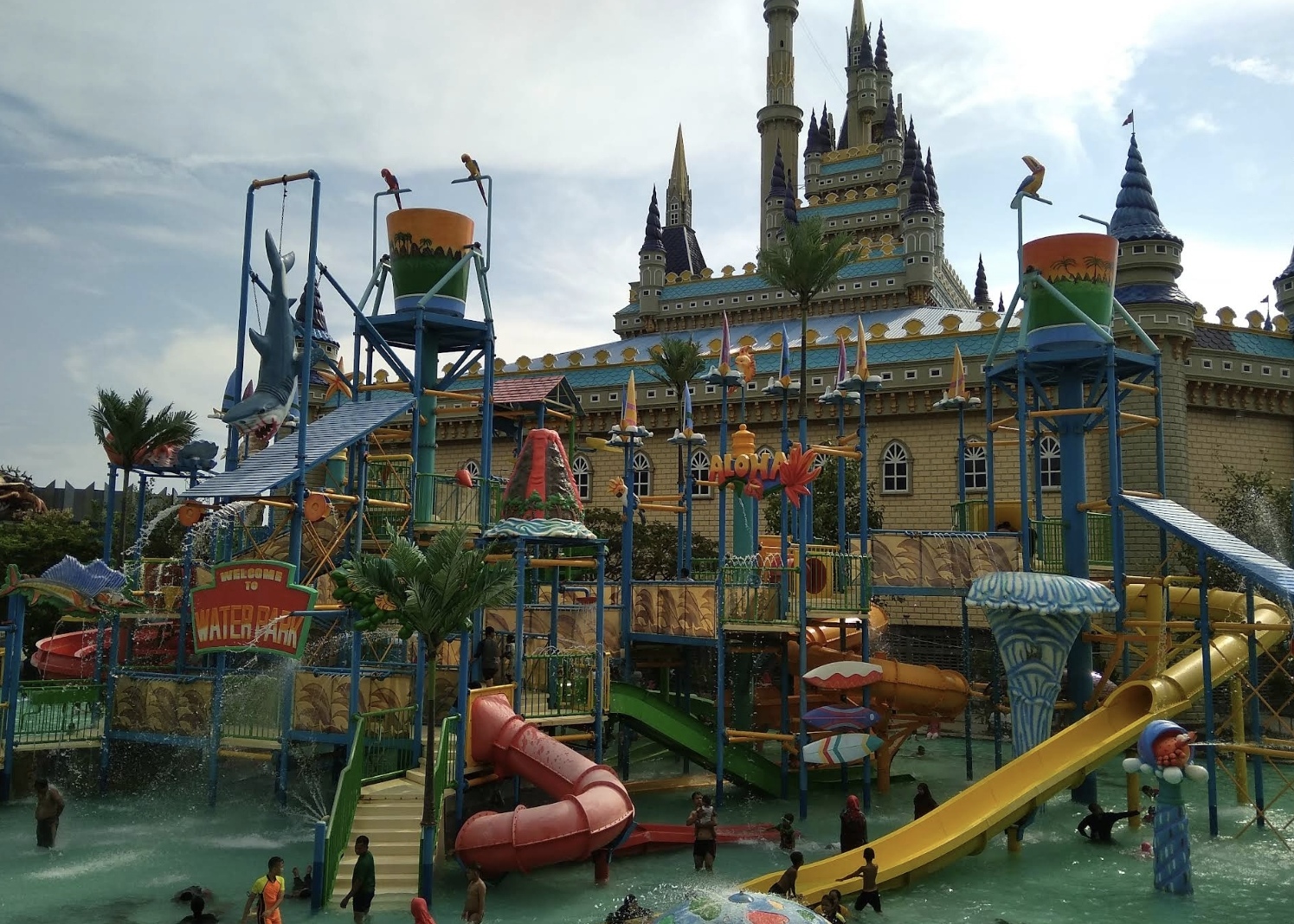 Kenjeran Park, destinasi wisata ramah keluarga di Surabaya