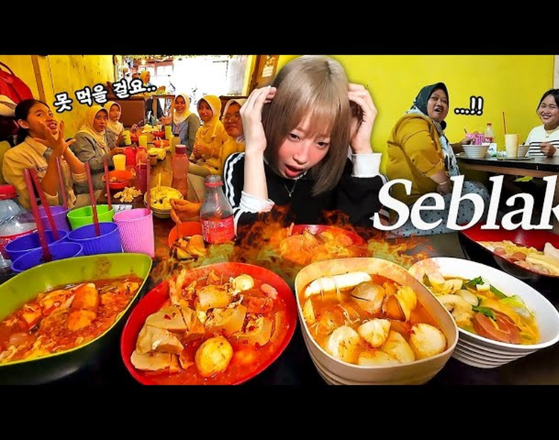 Youtuber Tzuyang Mukbang Seblak di Ciputat, Jakarta