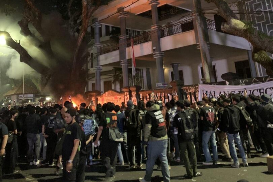 Demo tolak RUU TNI di Kota Malang.