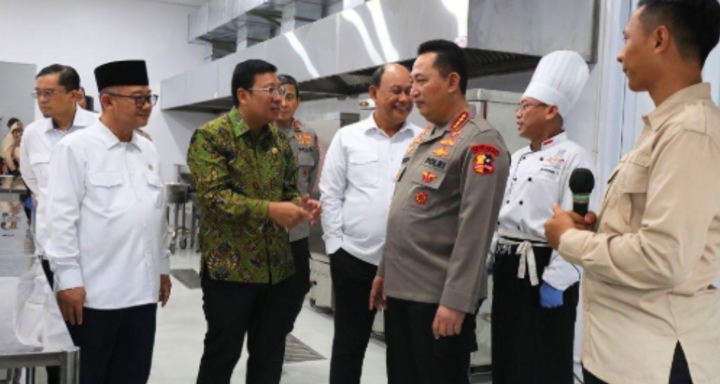 Kepala BGN dan Mendikdasmen Dampingi Kapolri meresmikan operasional Satuan Pelayanan Pemenuhan Gizi (SPPG) Polri di Pejaten, Jakarta Selatan beberapa Waktu lalu.