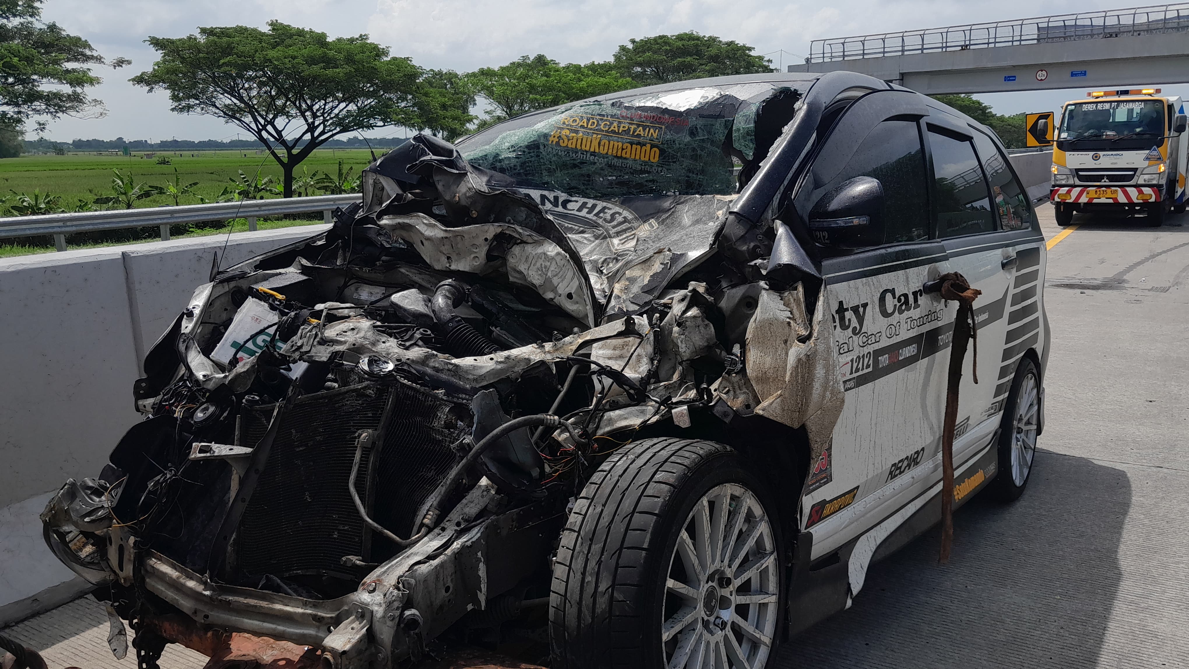 Kecelakaan beruntun di Tol Ngawi-Kertosono.