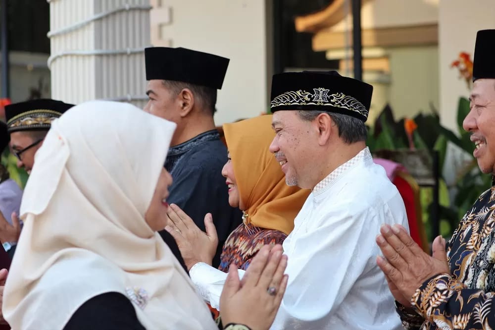 Memahami kalimat Minal Aidin Wal Faizin Mohon Maaf Lahir dan Batin