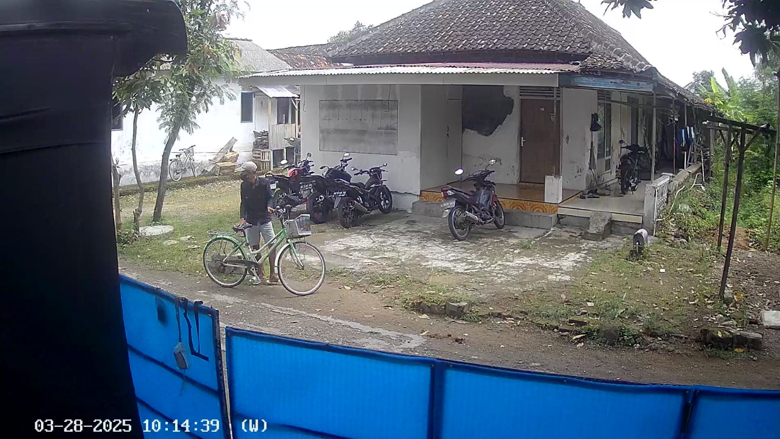 Aksi pencurian sepeda motor di Pacitan terekam CCTV.