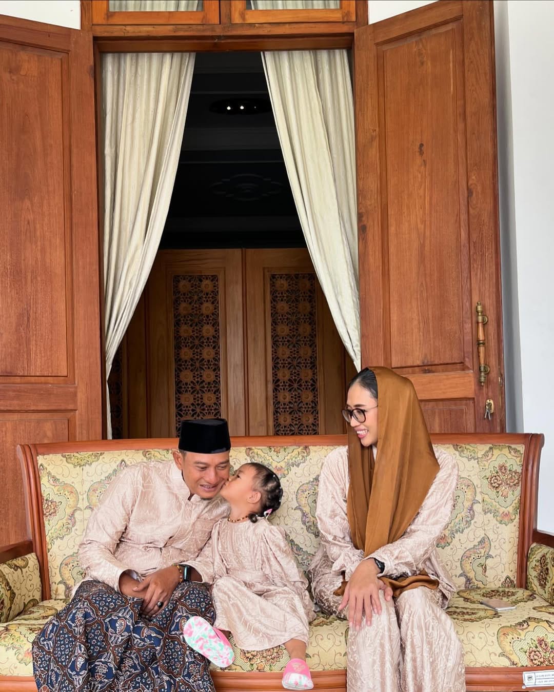Momen bahagia Bupati Pacitan Indrata Nur Bayuaji lebaran di Pacitan bersama keluarga.