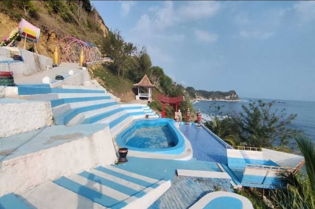 Osanna Beach Pacitan.