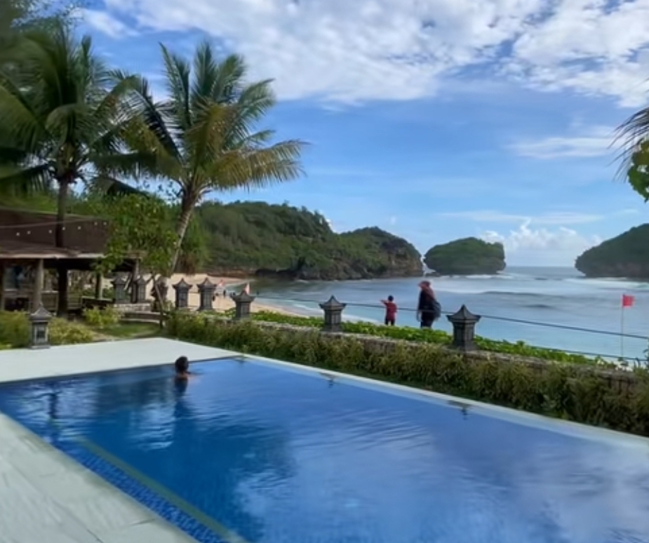 Pemandangan eksotis Istana Ombak Eco Resort Pacitan, rekomendasi wisata liburan lebaran.