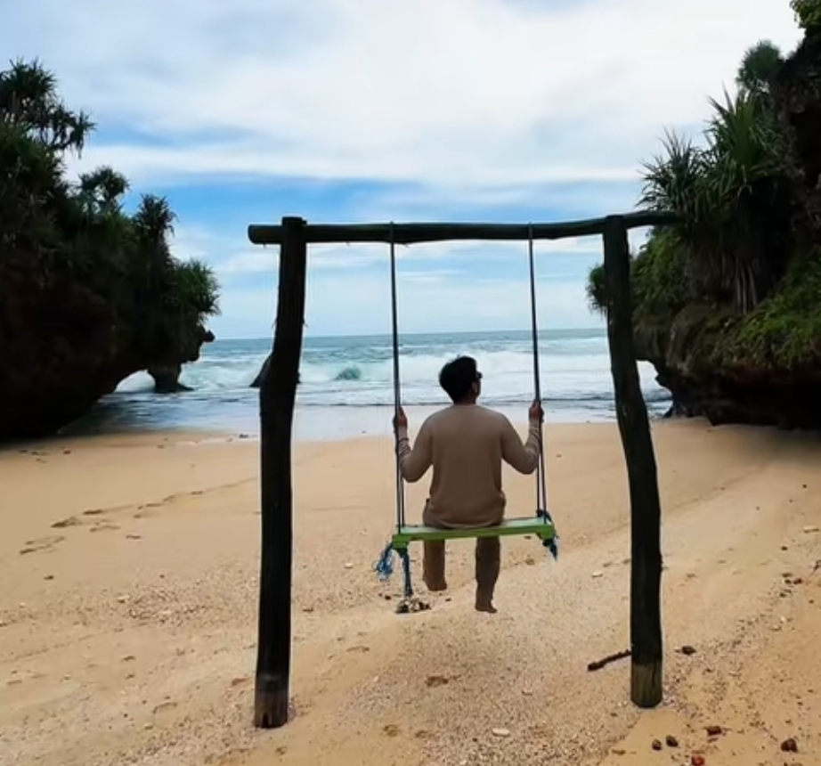 Keindahan Pantai Srakung Gunung Kidul.