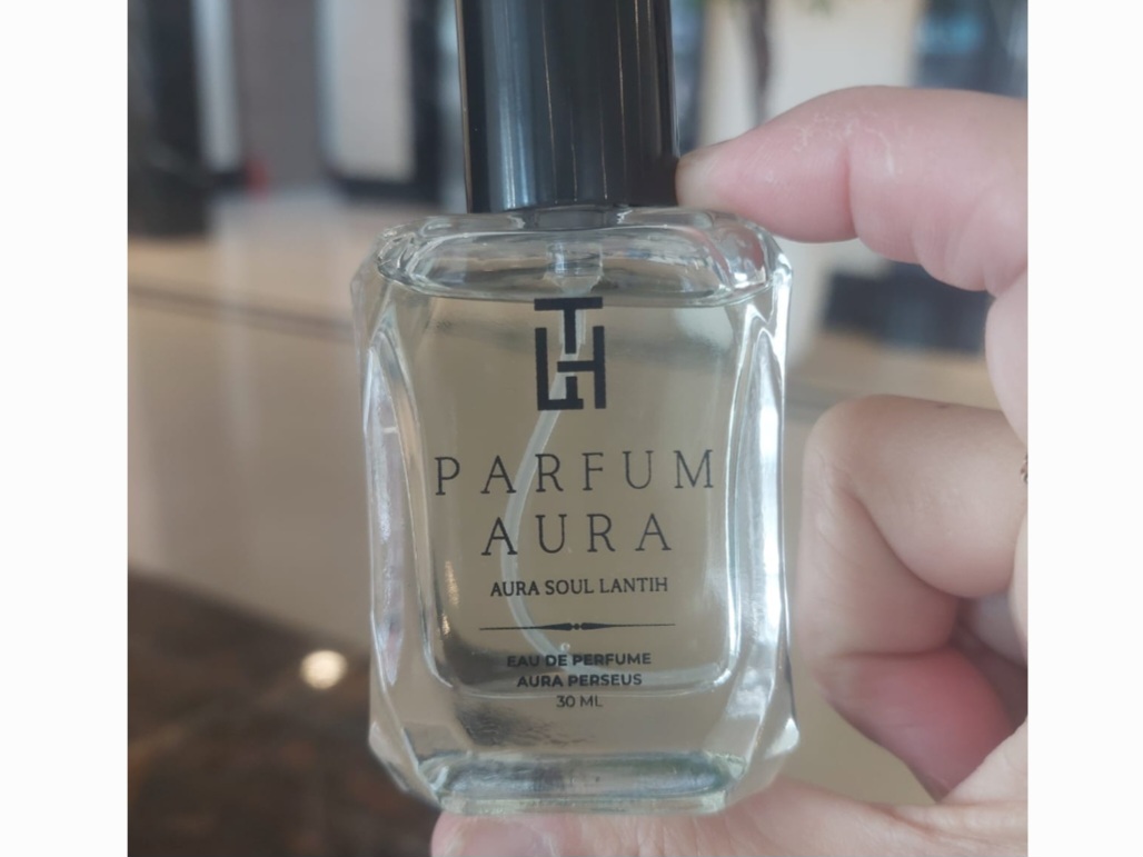 Parfum Aura Anak Dukun viral di platfom X.