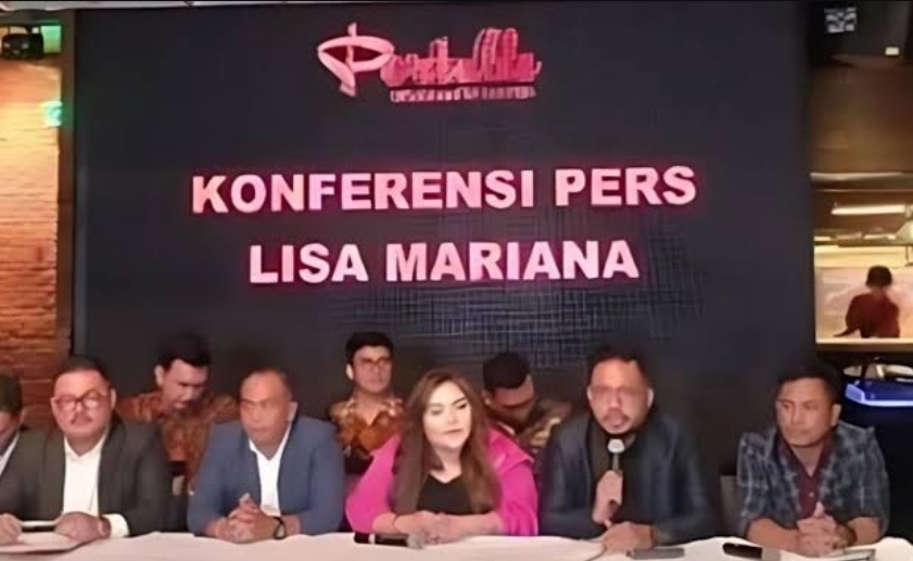 Lisa Mariana menggelar konforensi pers terkait isu selingkuh dengan ridwan kamil.