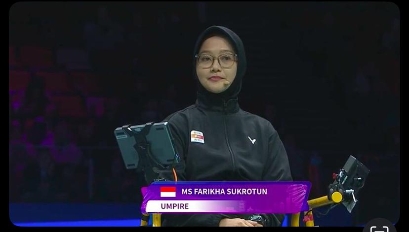 Farikha Sukrotun saat memimpin laga BAC