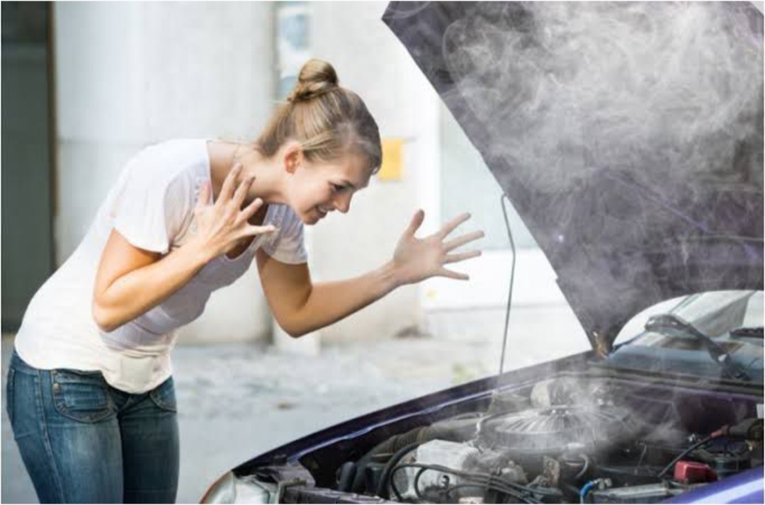Bahaya mengisi radiator mobil dengan air keran.
