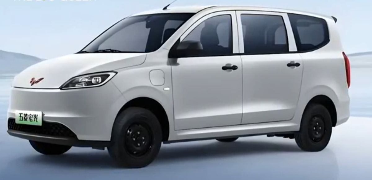 Wuling Hongguang EREV mobil hybrid dengan harga terjangkau.