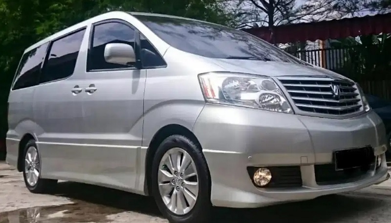Toyota Alphard Gen 1 tetap mencuri perhatian di pasar mobil bekas berkat desain mewah dan fitur lengkap.