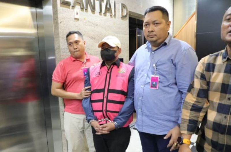Agam Syarif Baharuddin, satu dari tiga hakim tersangka kasus suap vonis bebas korupsi CPO.