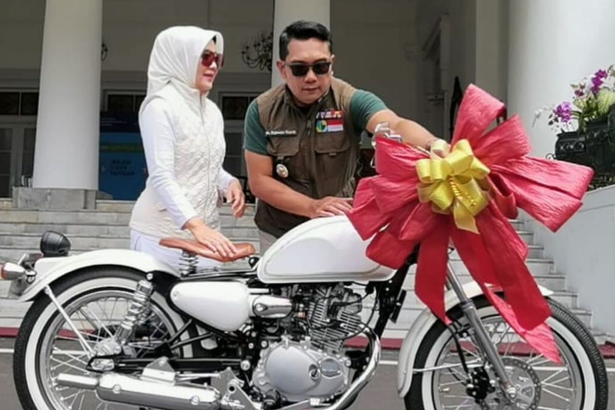 Kawasaki W175 modifikasi bergaya bobber milik Ridwan Kamil yang pernah dihadiahkan untuk istrinya.