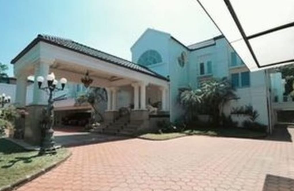 Rumah mewah milik Hotma Sitompul.