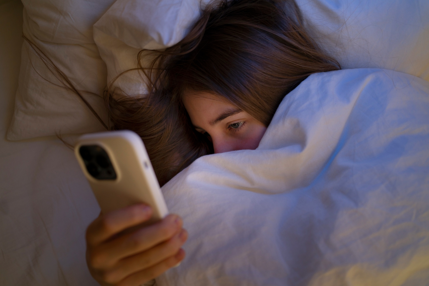 Ternyata ini alasan kenapa orang selalu lebih jujur saat ngobrol di tengah malam