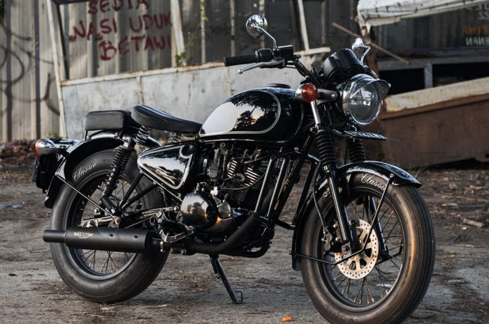 Kawasaki W175 hasil modifikasi bergaya Royal Enfield dan BMW klasik, dikerjakan oleh D Garage Custom, Bekasi, hanya butuh biaya Rp 10 juta.