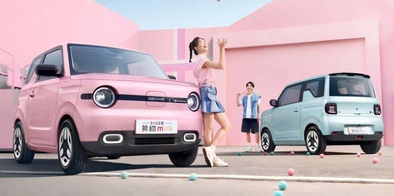 Geely Panda Mini 2025 Vitality Bear hadir dengan desain baru yang lebih atraktif dan harga terjangkau di bawah Rp 120 jutaan.