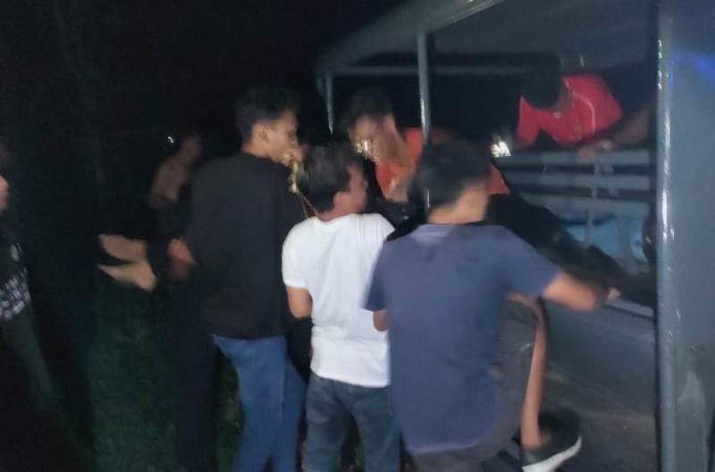 Sepasang suami istri tewas motor mereka terperosok ke jurang di Pacitan.